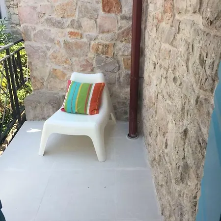 Nyaraló Kamena Kuca Vrh *