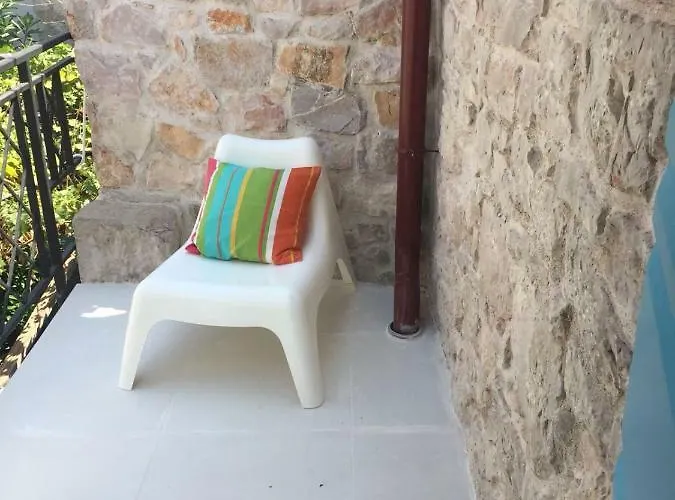 Holiday home Kamena Kuca Vrh *